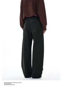 Detail view of baggy retro patchwork cargo pants back pocket design and loose fit cut