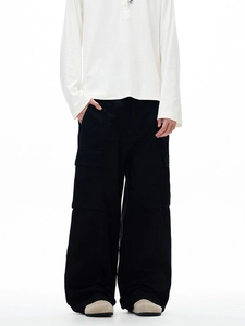 Men's loose black cargo pants with large side pockets in a casual streetwear style