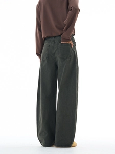 Back view of men's American street style wide leg dark gray washed cargo jeans with pockets
