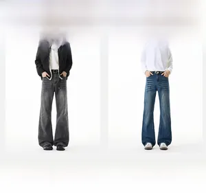 Detailansicht der Vintage-Jeans im Distressed-Look in Rauchgrau und Tiefblau