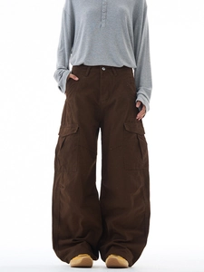 Men's loose multi-pocket dark brown cargo pants in heavyweight cotton with a wide-leg cut