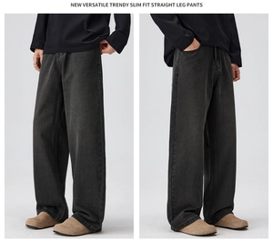 Vue détaillée du jean baggy gris délavé avec coupe droite et ample pour hommes