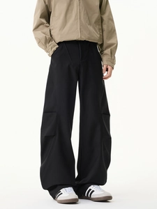 Pantalon cargo noir pour homme à jambe large style cleanfit avec poches latérales