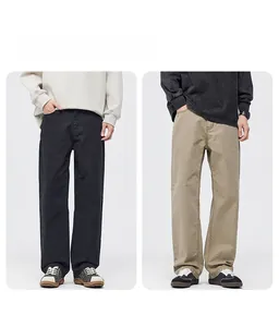 Détails du pantalon décontracté en kaki et noir avec coutures apparentes et poches cargo