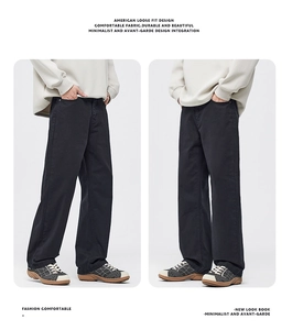 Détail du pantalon cargo ample pour homme à jambe droite en sergé noir résistant