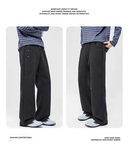 Vue détaillée du pantalon noir à jambes larges avec poches latérales et coupe décontractée