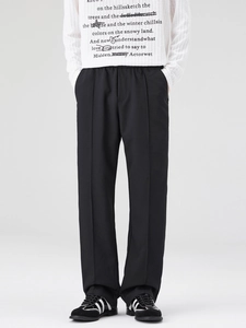 Pantalon noir minimaliste pour hommes, coupe droite avec plis et taille élastiquée