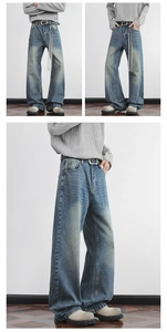 Detail der hellblauen Wide-Leg-Jeans mit Vintage-Waschung und Metallketten-Accessoire