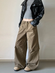 Vintage khaki wide-leg cargo pants with large side pockets and baggy streetwear fit