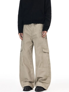 Men's khaki wide-leg cargo pants with multi-pocket design in a vintage high-street style