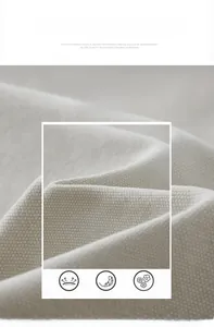 Dettaglio macro del tessuto denim morbido e traspirante per pantaloni cargo da uomo