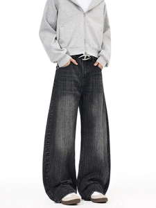 Men's baggy washed vintage denim jeans in dark grey with a stylish metal D-buckle belt