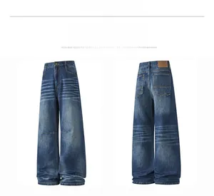Vista anteriore e posteriore dei jeans retrò blu scuro con lavaggio vintage e baffature