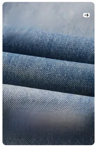 Makroaufnahme von hochwertigem hellblau gewaschenem Twill-Denim mit strapazierfähiger Textur