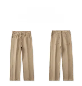 Vista dettagliata dei pantaloni kaki a gamba larga che mostrano il layout piatto simmetrico