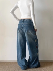Jean femme taille haute à jambes larges avec broderie étoile et délavage rétro bleu