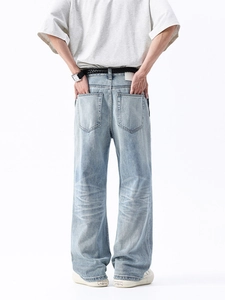 Jeans homme bleu clair à coupe large en coton délavé avec détails sur les poches arrière