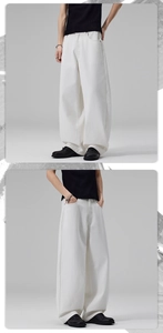 Vue détaillée du pantalon large en denim ivoire montrant la coupe ample et le drapé