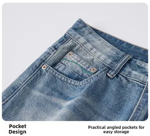 Detail einer hellen Jeans mit praktischen Einschubtaschen und stabilen Metallnieten