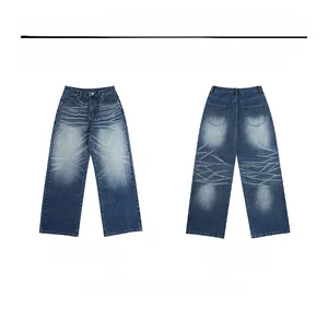 Détails de l'avant et de l'arrière d'un jean large bleu foncé avec délavage moustaches
