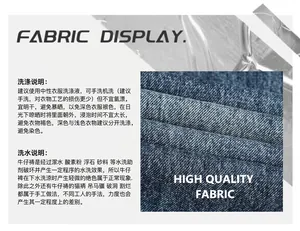Texture détaillée du denim délavé avec des instructions d'entretien et de lavage précises
