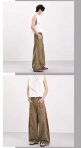 Detail von khakifarbenen Cargo-Hosen mit weitem Bein und großen Seitentaschen