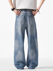 Helle vintage Stone-Wash Jeans für Herren mit grüner Zickzack-Naht am Hintertaschen