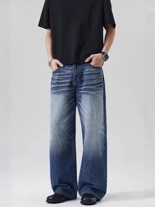 Jean homme large bleu délavé vintage avec moustaches horizontales et coupe droite classique