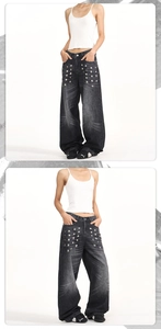 Détails de rivets métalliques carrés sur un jean gris foncé à taille haute et large