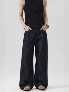 Men's vintage loose fit dark denim wide leg jeans with high waist and twill texture