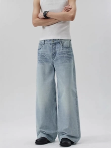 Jeans larghi da uomo in azzurro con effetto vintage e taglio dritto rilassato