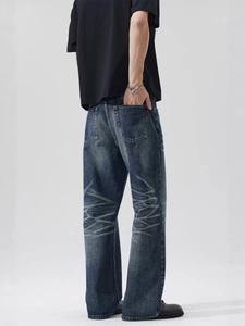 Jean homme bleu foncé délavé vintage, coupe droite décontractée avec détails moustaches