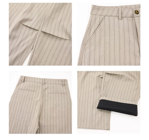 Vues détaillées du pantalon gris rayé avec boutons à la taille et poches arrière