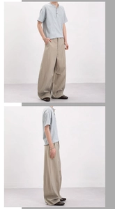 Vue détaillée d'un pantalon large rayé et d'une chemise henley grise sur un mannequin
