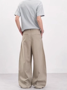 Pantalon large à rayures pour hommes de couleur beige clair avec coupe fluide