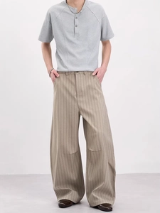 Ensemble chemise Henley grise et pantalon large à rayures de style American Old Money