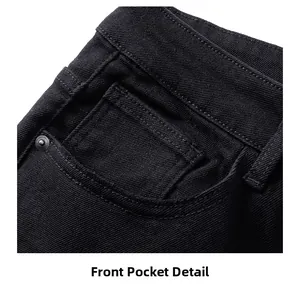 Vue détaillée de la poche avant sur un jean évasé noir avec des rivets de renfort