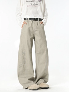 Retro khaki wide-leg cargo pants with side pockets and street style aesthetic