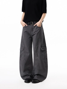 Men's dark gray American street style baggy cargo pants with multi-pocket design