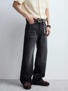 Jean homme noir délavé vintage à coupe large avec surpiqûres blanches contrastées