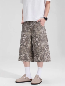 Pantaloncini di jeans da uomo stile high street americano con stampa leopardata vintage