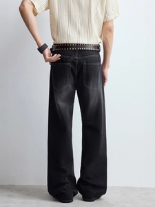 Jean noir délavé vintage pour homme avec coupe droite et détail de poche arrière