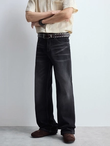 Jean noir délavé vintage pour homme à coupe large et droite style rétro minimaliste