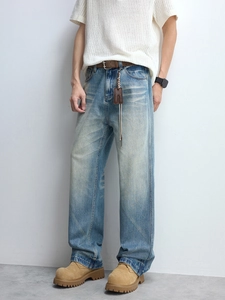 Vintage light blue washed straight-leg jeans with cleanfit whiskering and relaxed fit