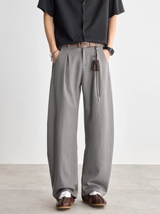 Pantalon large gris foncé pour hommes avec drapé élégant et plis à la taille