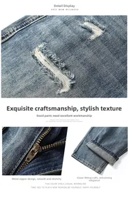 Détail de la fermeture éclair métallique YKK sur un jean denim bleu vintage délavé