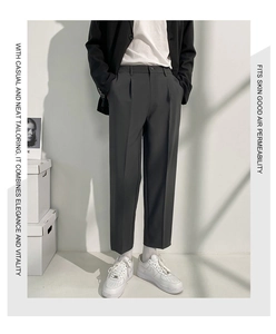 Détail du pantalon de costume gris foncé à coupe droite avec pli central élégant