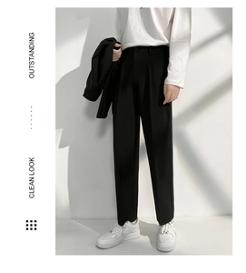 Détails du pantalon noir à coupe droite avec un tissu fluide et lisse de haute qualité