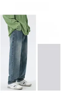 Vue détaillée du jean droit bleu délavé vintage avec une coupe à taille haute