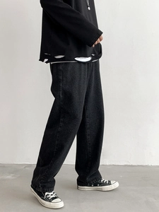 Heren vintage wijde rechte baggy jeans in gewassen zwart denim met een stoere straatstijl